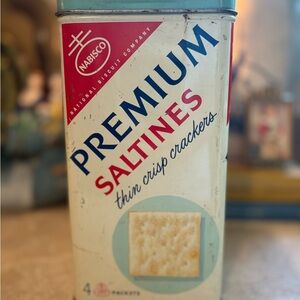 Vintage 1960's Nabisco Saltine Tin English & Spanish